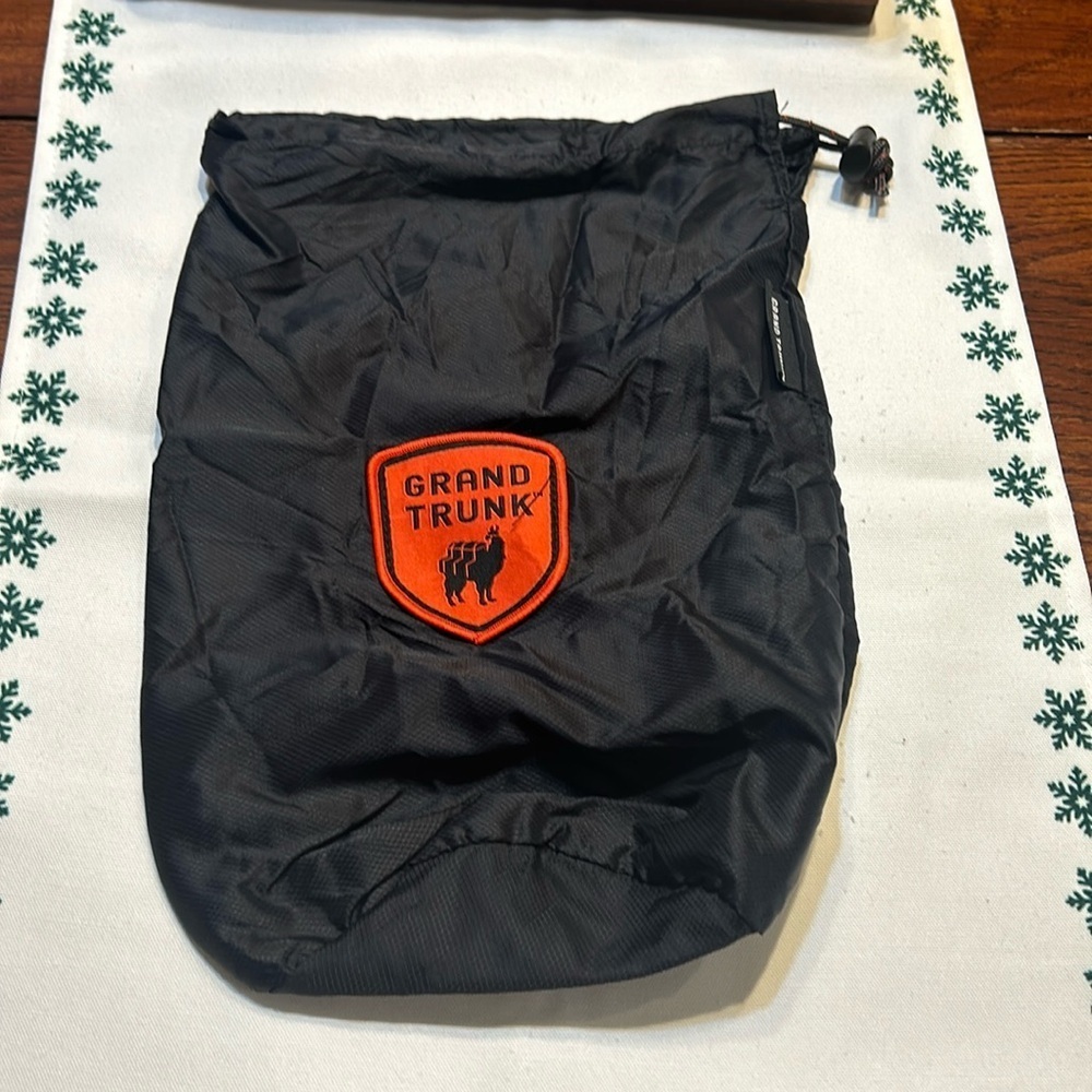 💥2/$10 
Grand Turk Black Drawstring Carryall Bag